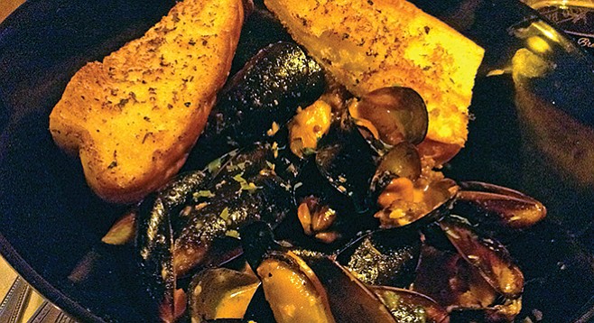 Mussels and garlic bread (tasty soup below)