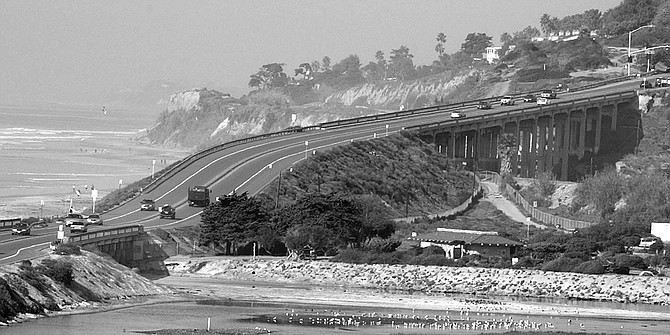 North Torrey Pines Road showing south bridge (left) in San Diego and north bridge (“high bridge”) owned by the City of Del Mar
