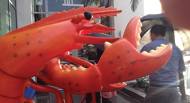 The other greeter: the giant crustacean at the entrance to Mariscos El Pulpo/Reef Bar