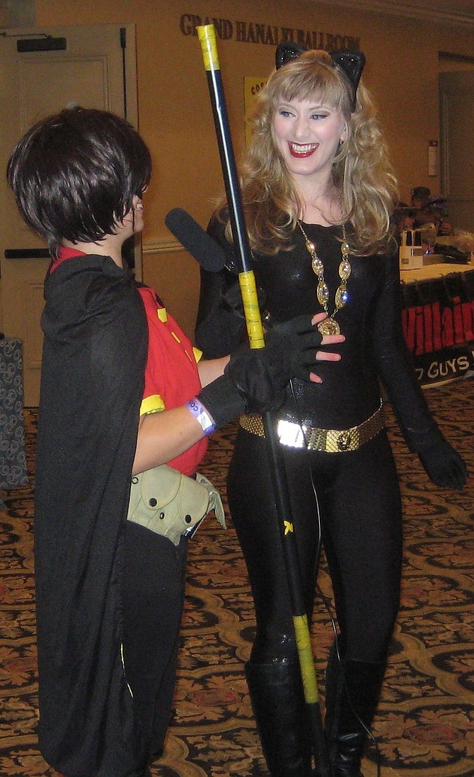 Tara Nicole Azarian (Catwoman) interviewing Robin cosplayer