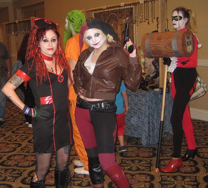 Harley Quinn (in the middle) with other cosplayers