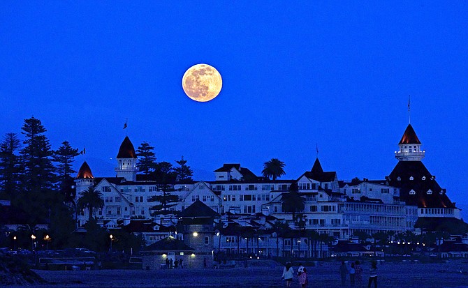 Blue Moon over the Hotel Del.