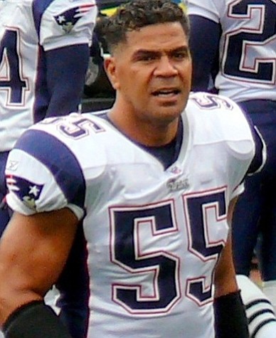 Junior Seau when he played for the New England Patriots (2006–2009)