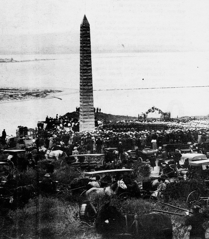 Dedication of the Bennington monument, January 1908. The inscription on the obelisk simply notes that it is dedicated to the Bennington's dead and gives the date of the disaster.