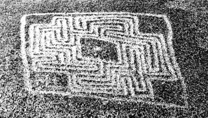 The Hemet Maze Stone, Riverside County. Hedges has identified three styles of rock art in San Diego County: San Luis Rey in North County (characterized by zigzags, chevrons, and diamond chain designs); La Rumorosa, from south of El Cajon extending deep into Mexico; and the unique, mazelike Rancho Bernardo style.