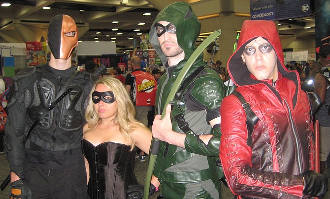 Deathstroke, Black Canary, Green Arrow and other cosplayer at Comic-Con