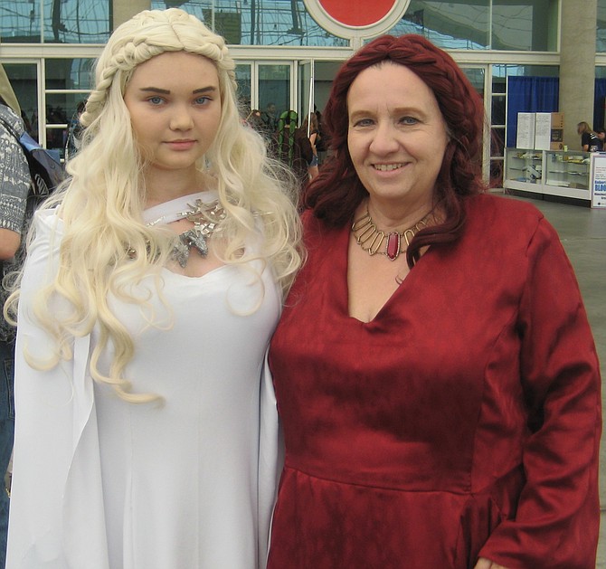 Game of Thrones cosplay with Daenerys Targaryen and Melisandre