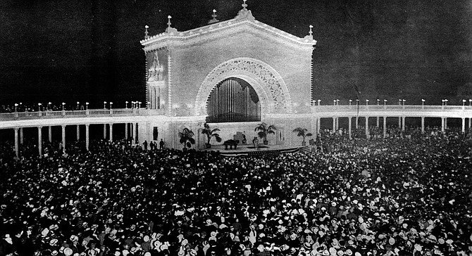 Schumann-Heink performing at Spreckles Organ Pavilion, 1915