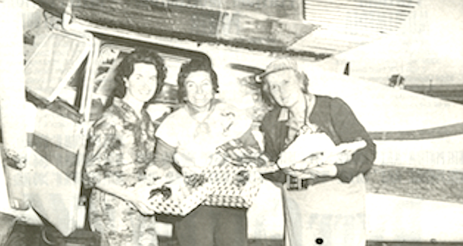 Aileen Mellott, Lea Hanlon, Polly Ross prepare to deliver Christmas gifts, 1961