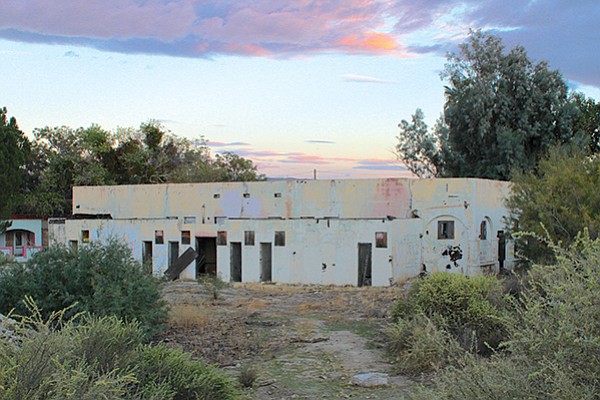 The now-abandoned bathhouse/health resort was developed by Bert Vaughn in the 1920s. It included a large hotel, apartments, pools, and a hydrotherapy clinic.
