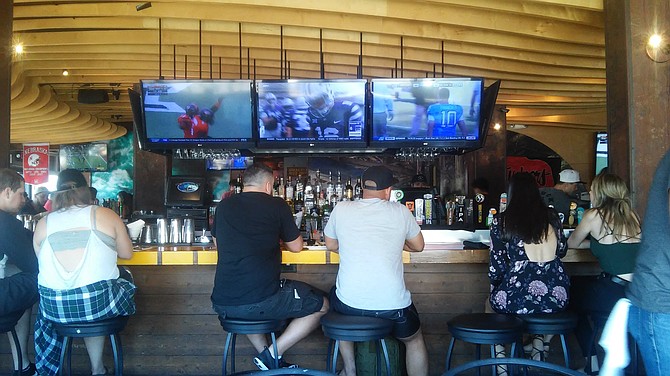 Sports fans and foodies belly up at Duck Dive