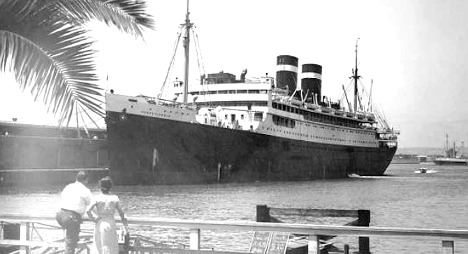 Passenger liner, Embarcadero, 1940s. Miller seldom came to the office. “He had an office at the waterfront, where he hung out.”
