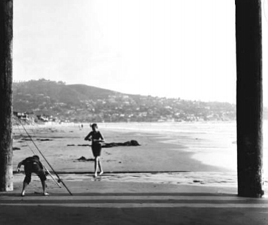 Surf fishermen under Scripps pier, 1950s. “Miller has a trick of throwing in little stories or digressions, often whimsical in a Saroyanesque manner.”
