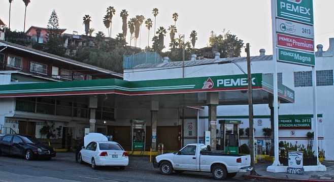 Pemex gas station on Fourth Street and Calle H