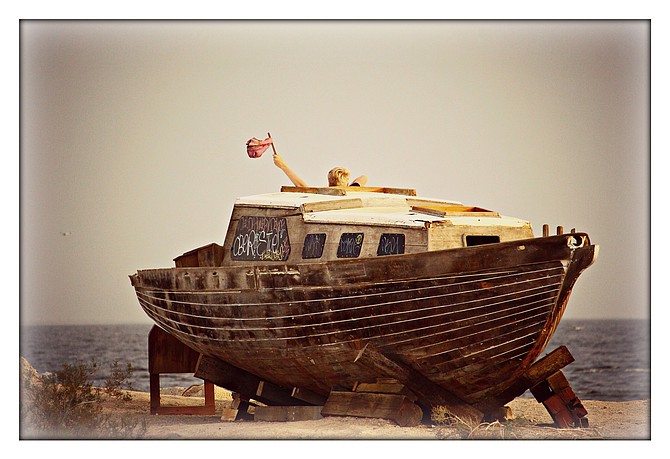 Goodbye 2016!
This boat washed ashore at Bombay Beach, Salton Sea area not to long ago.  This made a good photo op when the young man came out waving this flag! 
"it's a Vilma!" 