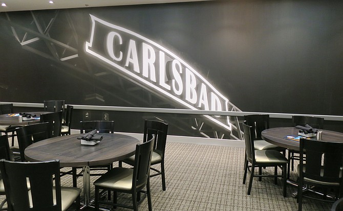 The D&B Carlsbad Sports Bar - state of the art laser screens. 