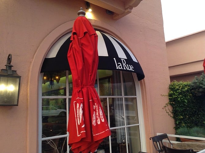 Cafe La Rue is La Valencia's legendary streetside cafe, once known as the Whaling Bar.