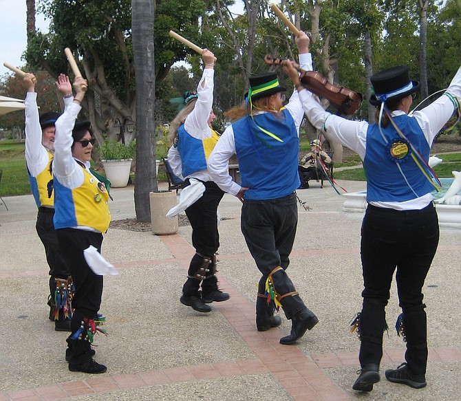 Moreton Bay Fig Morris dance team at ConDorCon 2017