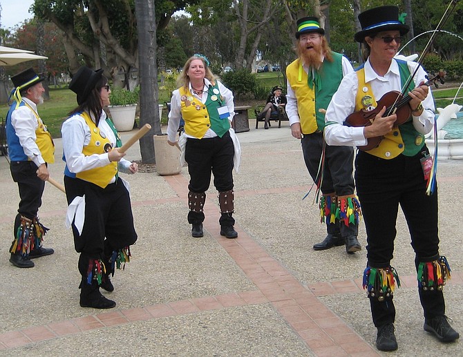 Moreton Bay Fig Morris dance team at ConDorCon 2017
