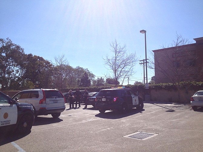 004 Canine Unit (white) Cops waiting for paramedics