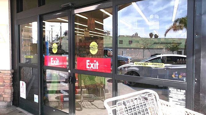 Smart & Final exit doors. One is closed but they are left unlocked. A checker told me that store personnel are not allowed to stop people from stealing.