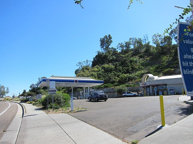 Arco on Murphy Canyon Road, looking up toward Aero Drive. 