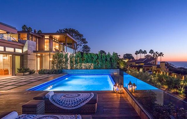 Infinity edge pool