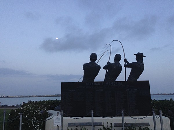 Tunamen’s memorial sculpture tells you you’re almost at the Kona Kai
