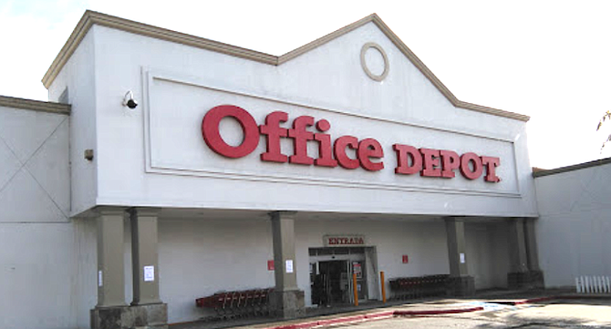 Office Depot off the Via Rápida Poniente in Colonia Los Santos. They pushed employees back into the business from a rear door.