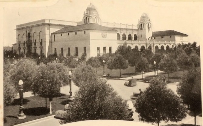 During the 1915 exposition, the county's exhibition building was where the Natural History Museum is now. 