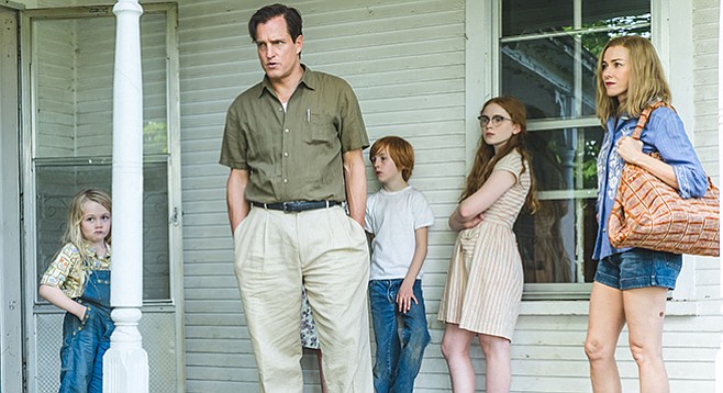 The Glass Castle: The Walls Family, played at this point in time by Eden Grace Redfield, Woody Harrelson, Charlie Shotwell, Sadie Sink, and Naomi Watts. 