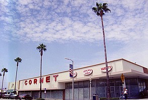 Coronet Varity Store closed and vacant
