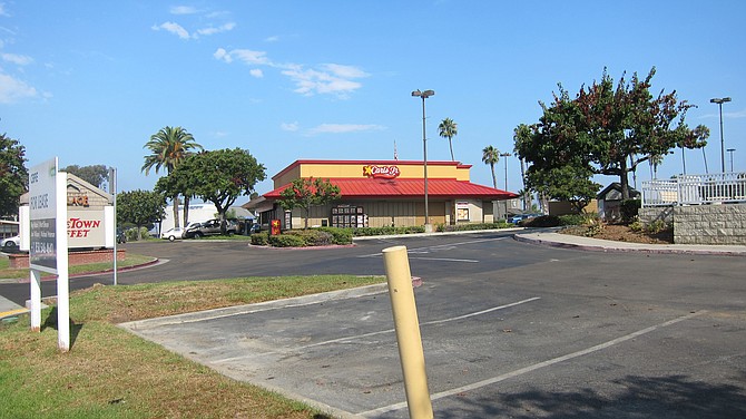 This Carl's Jr. has a lot of people hanging out for hours, often with doors open wide. Sometimes you'll catch a glimpse of someone smoking a glass pipe at high noon.