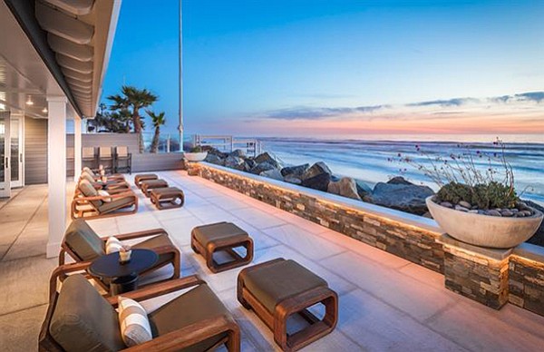 A “spectacular oceanfront estate”