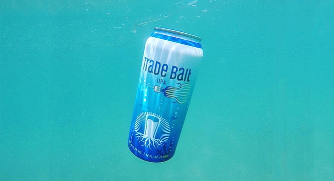 Underwater photo of Burgeon Beer's Trade Bait IIPA