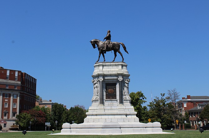 Robert E. Lee monument in Richmond, Va