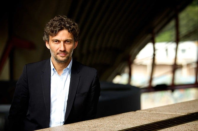 Big voices, such as Jonas Kaufmann’s, doing small-voice arias sound kind of grotesque.