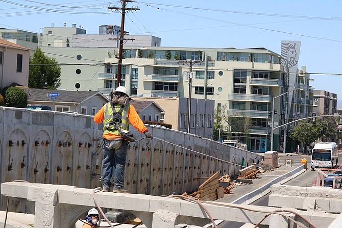 Traffic goes right through the middle of the construction site. (photo: Gregory's San Diego)