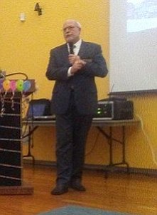 City attorney's office chief of staff Gerry Braun at a September community meeting in Nestor