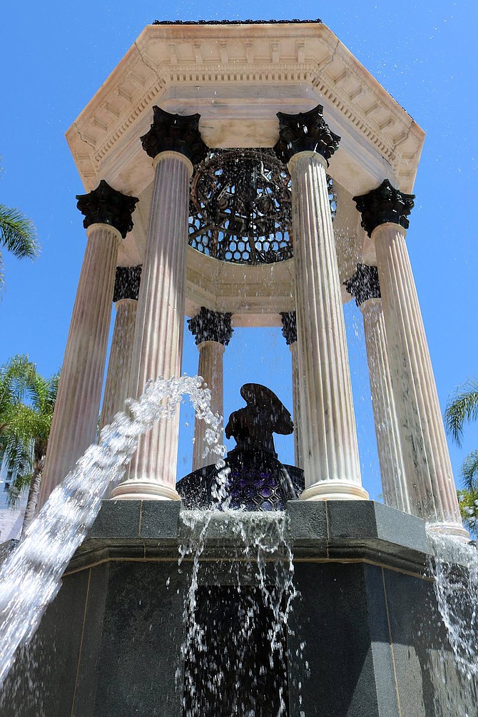 Broadway Fountain after the restoration in 2016
