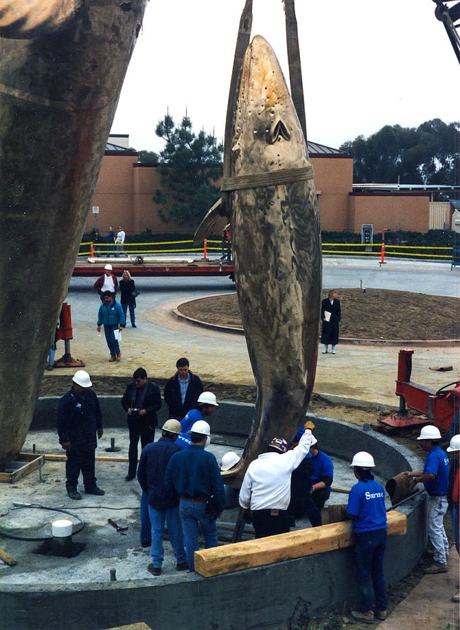 Photo courtesy of Kevin Stephens
The baby gray whale gets hoisted into place during installation of the Legacy at Birch Aquarium in 1996