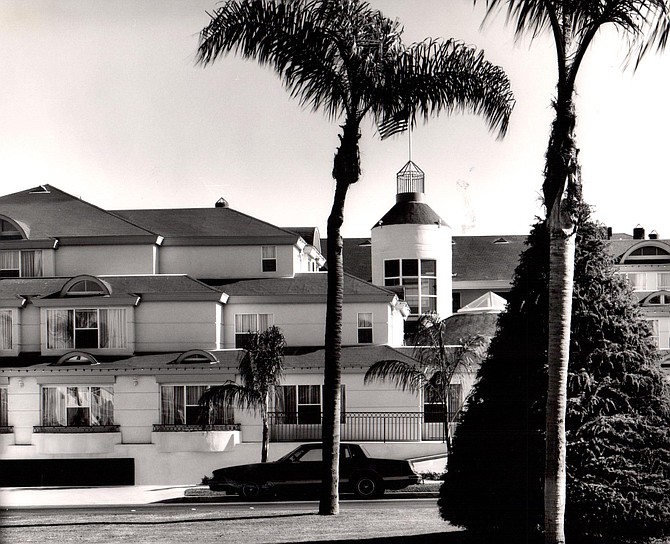 Best Western Suites Hotel, Coronado: preserves neither the letter nor spirit of the century-old Del.