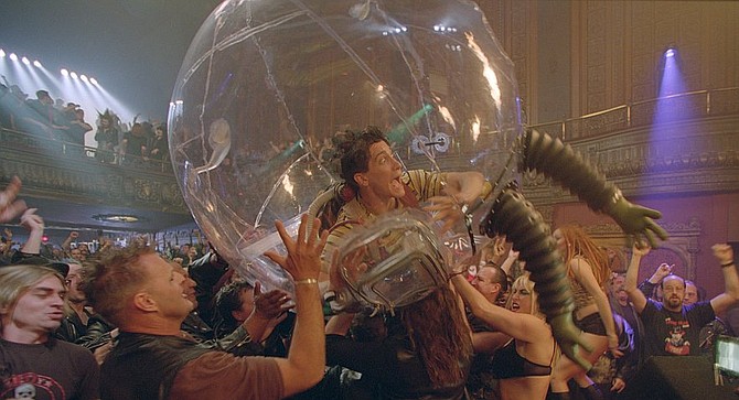 It took a few pictures, but Jake Gyllenhaal eventually bounced back from Bubble Boy