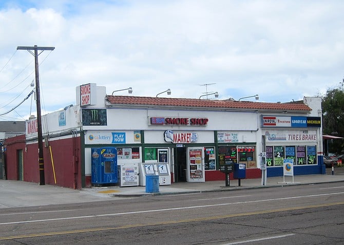 The city categorizes El Guapo Smoke Shop as a grocery store.