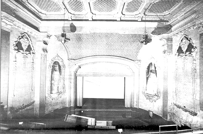 The Balboa was designed to accommodate elaborate stage productions, with an orchestra pit, extensive dressing rooms, a fly loft, and a large proscenium stage, with a lift in the center that could be lowered to dressing, prop, and chorus rooms below.