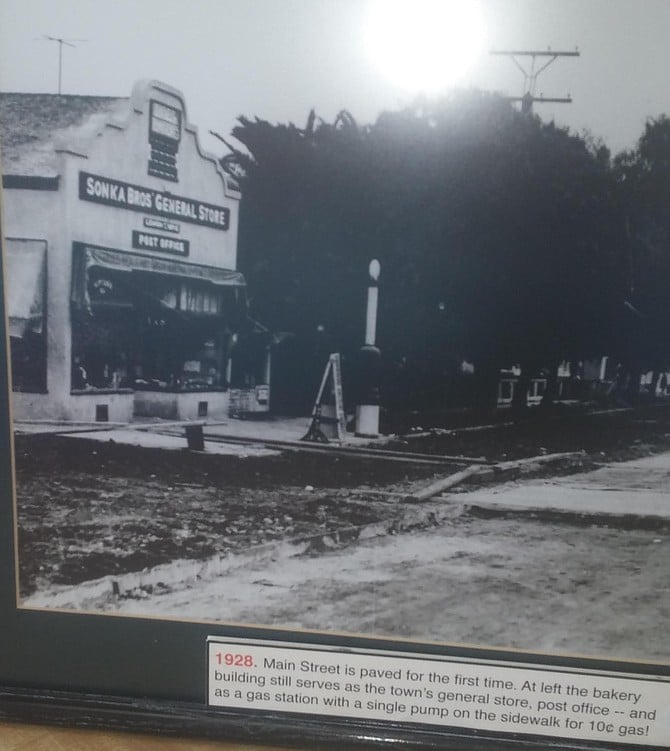 1928 photo. It was built as a general store 105 years ago and transformed into a bakery in 1947.