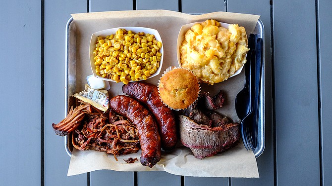 A platter of BBQ goodness: smoked corn, smoked mac'n'cheese, brisket, hot links, pulled pork, and a corn muffin.