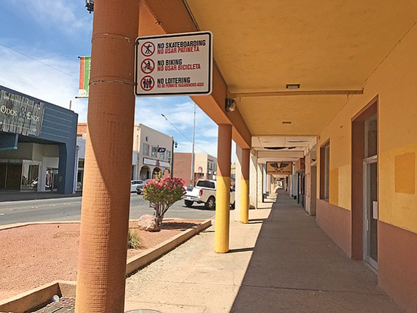 Once-bustling downtown El Centro: no people, lots of heat