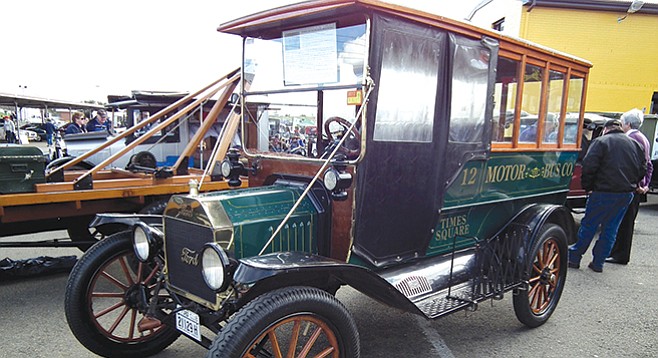 1916 Ford Model T jitney bus