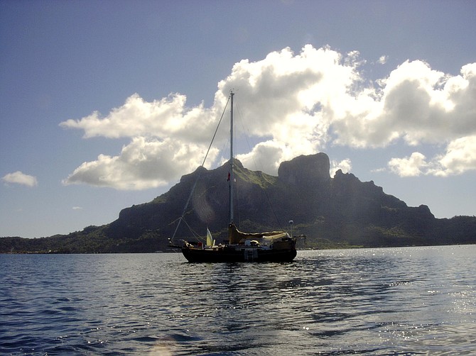 Avventura at anchor in Bora Bora